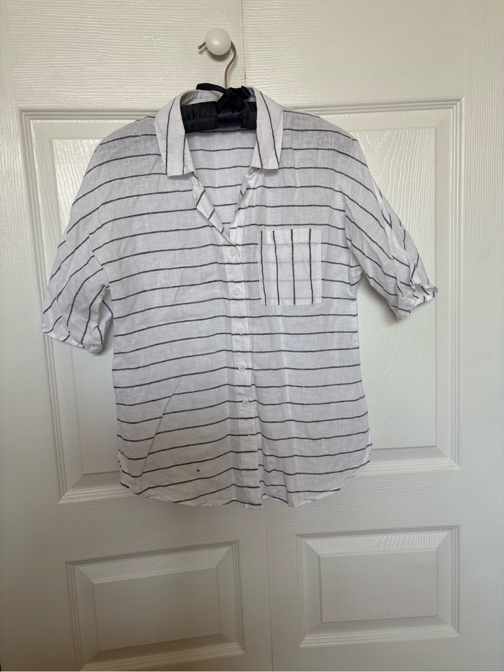 Garnet Hill White Short-Sleeve Button-Down Shirt with Black Stripes
